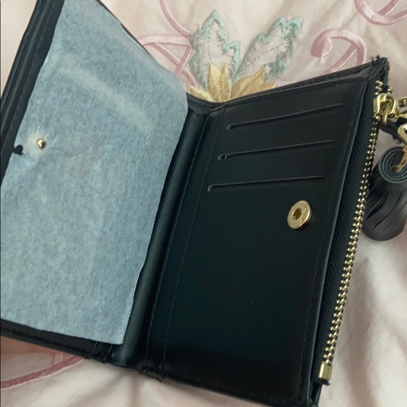 korean black glossy tasseled charm wallet - Picture 4 of 7